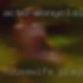 Housewife plays pussy
